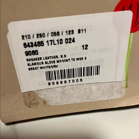 Gucci White Sneakers with Red and Green Accents - Picture 10 of 13